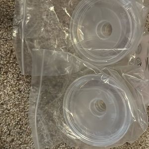 New in bags. Two packs (4 flanges total) Legendairy silicone flanges. 28mm.